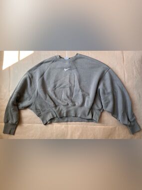 Women’s Nike Cropped and Oversized Pullover Sweatshirt - Olive Green